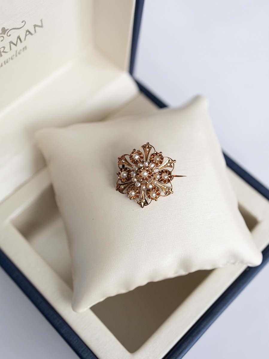 Broche vintage filigrain met parels