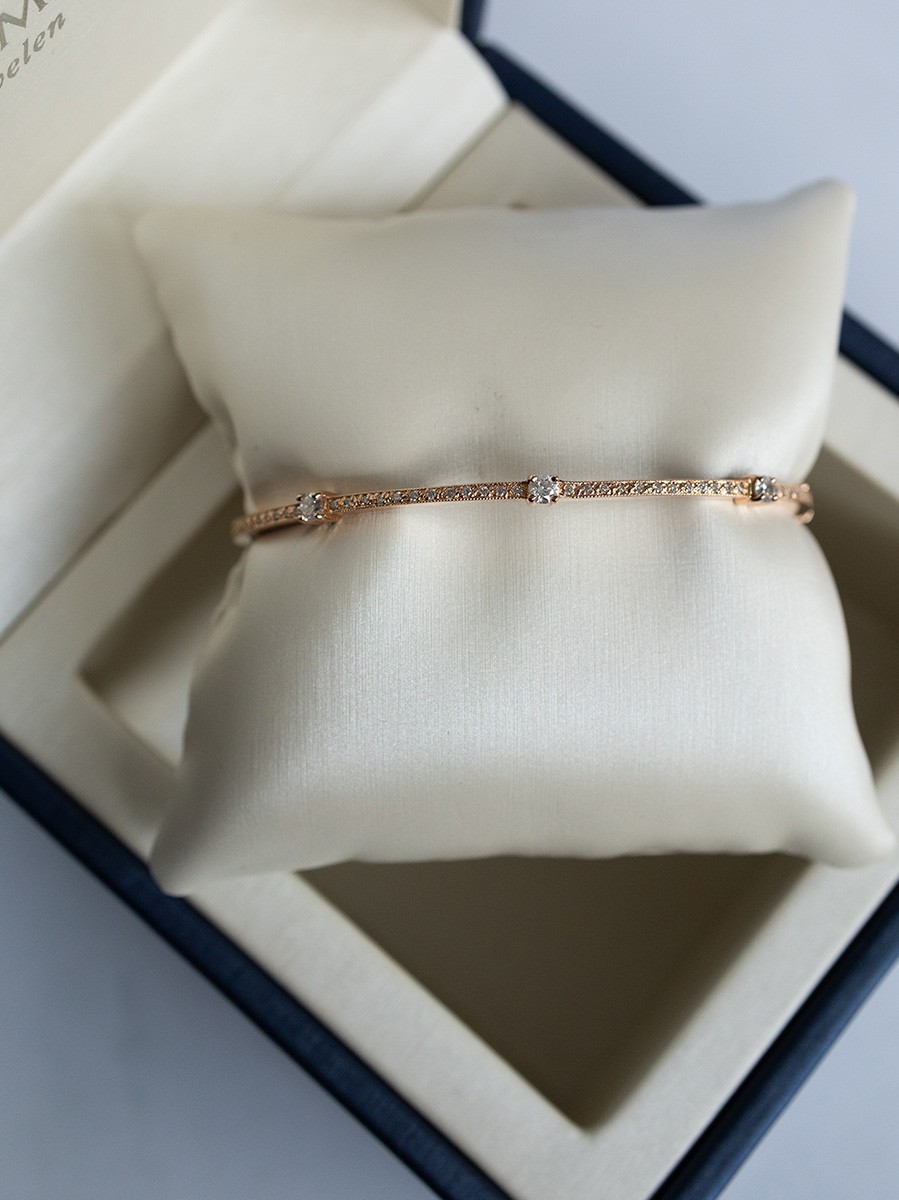 Pre-owned witgouden tennisarmband met zwart korund - 4x per schakel